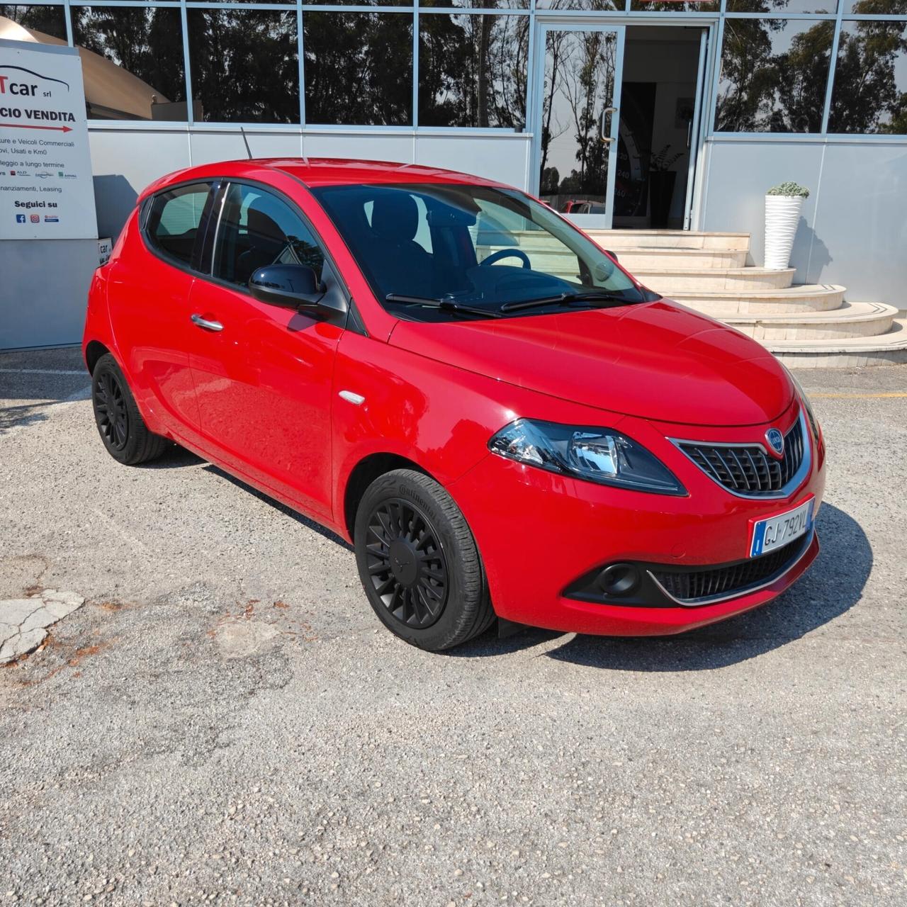 Lancia Ypsilon 1.0 Bz 70 Cv Hybrid Silver