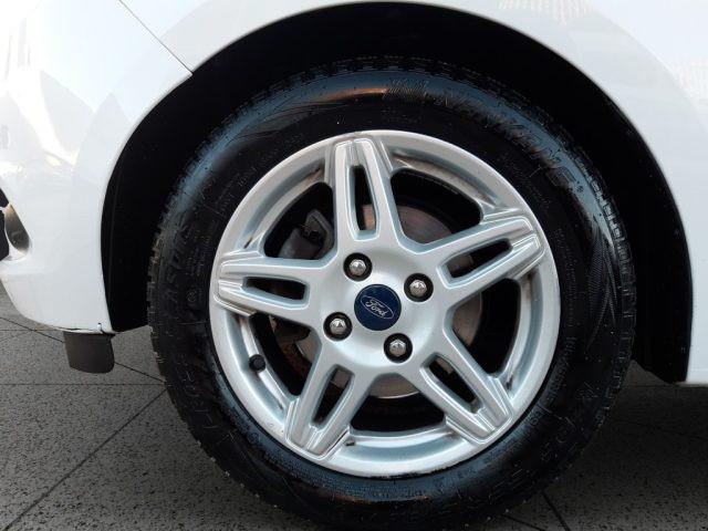FORD Ka+ 1.2 Ti-VCT 85CV Black & White - White