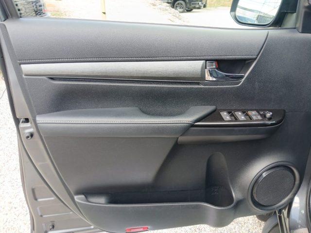 TOYOTA Hilux 2.8 D A/T 4WD 4 porte Double Cab Invincible N1