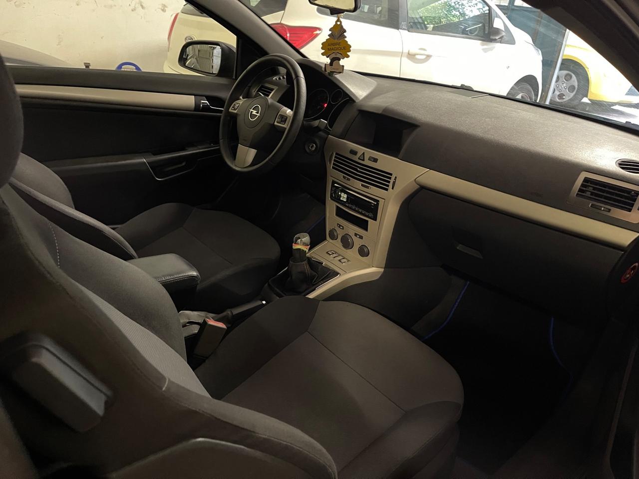 Opel Astra GTC 1.7 CDTI 125CV 3 porte Cosmo