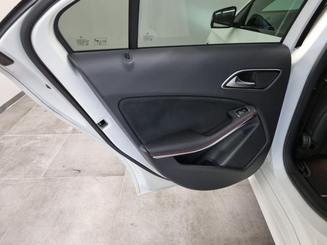 MERCEDES-BENZ A 180 Premium
