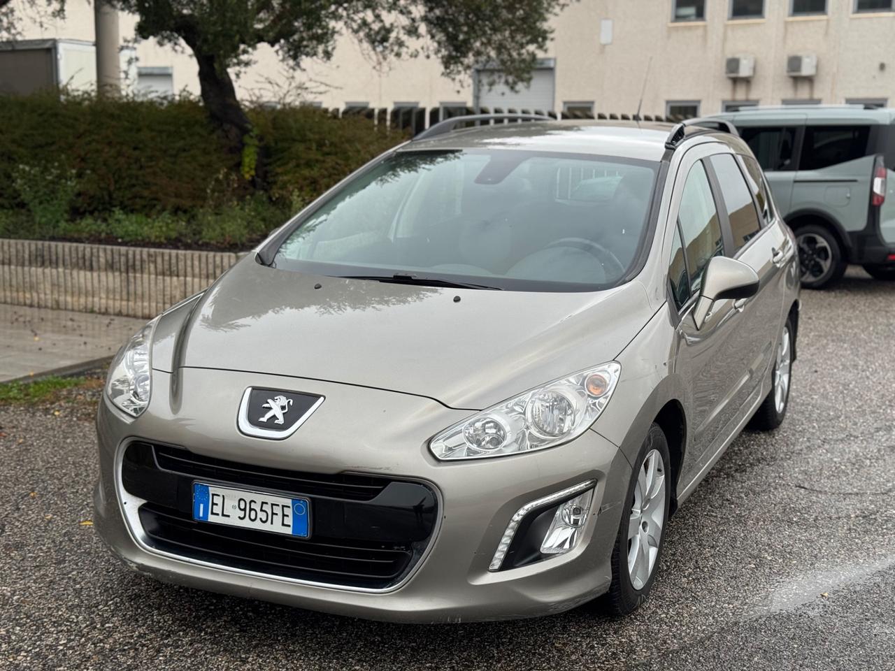 Peugeot 308 1.6 e-HDi 112CV Neopatentati