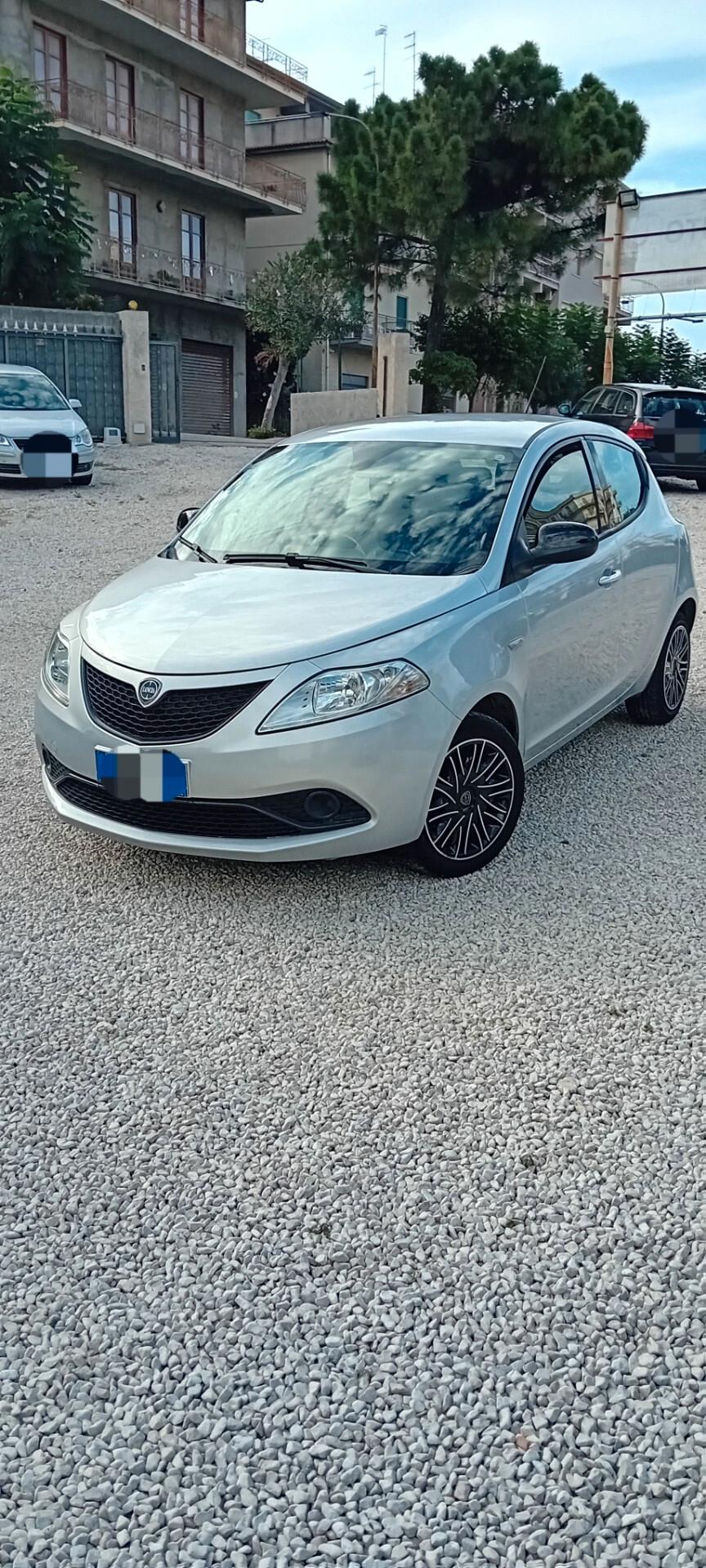 Lancia Ypsilon 1.2 69 CV 5 porte Gold