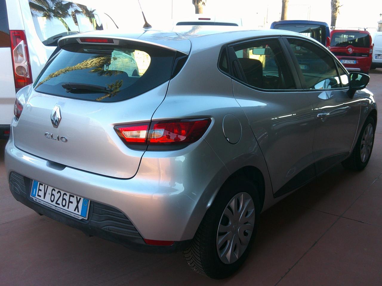 Renault Clio 1.2 75CV 5 porte Wave NEOPATENTATI