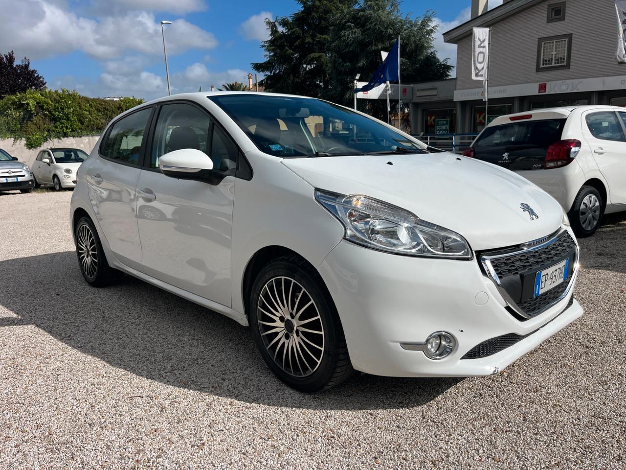 Peugeot 208 1.4 HDi 68 CV 5 porte Allure
