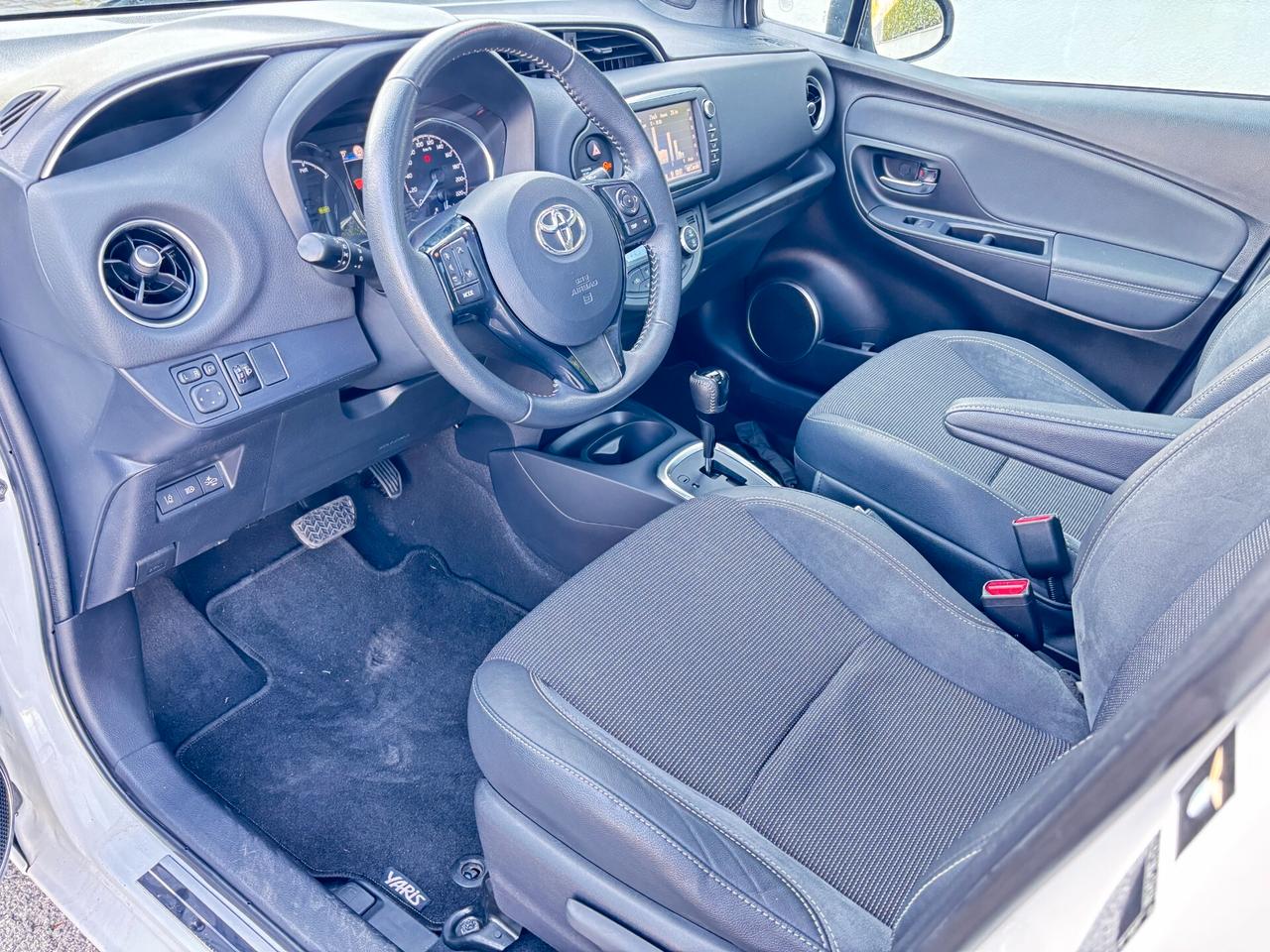 Toyota Yaris 1.5 Hybrid Blue Edition