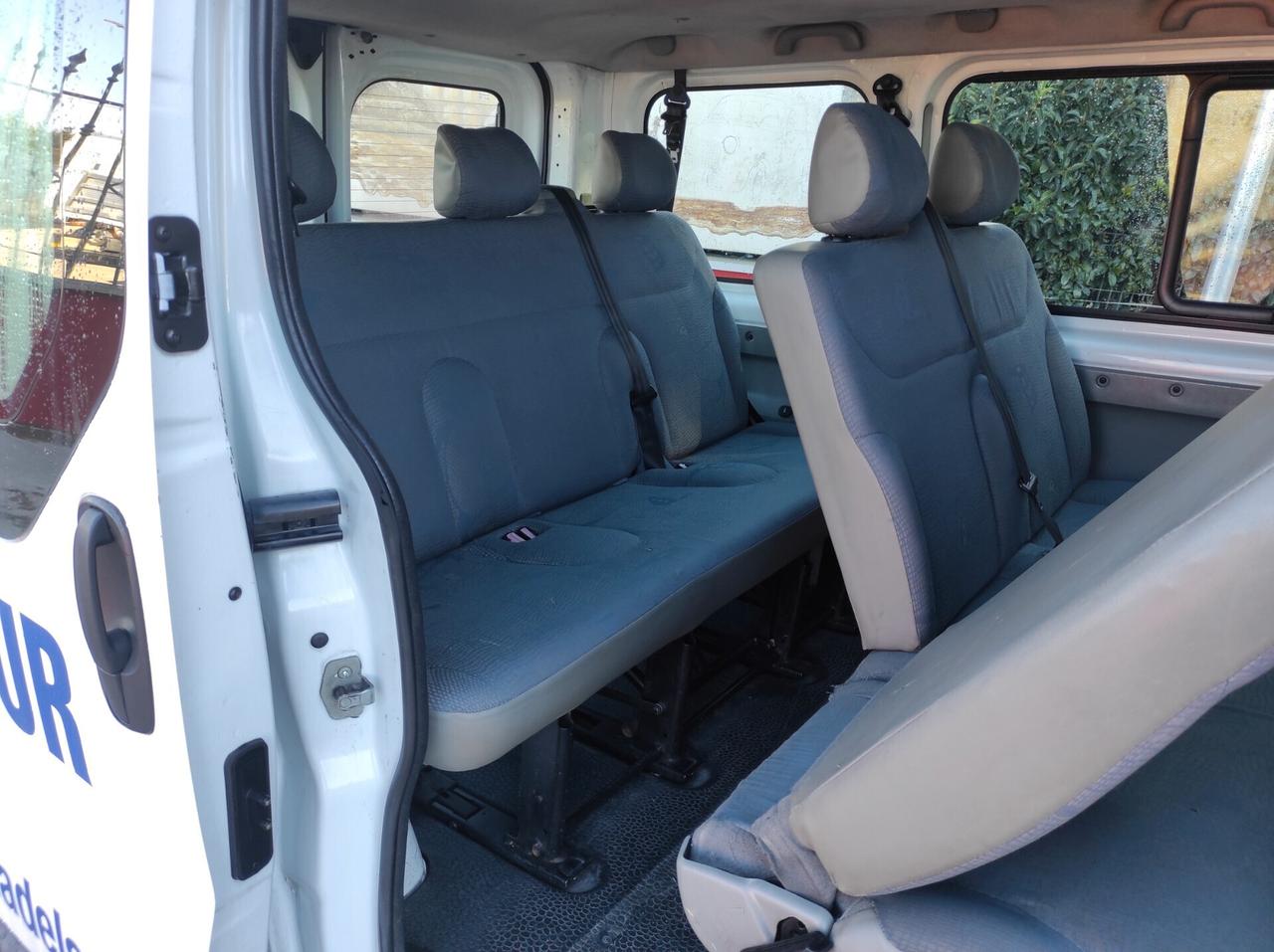 Renault Trafic 1.9 dCi - 80cv 9 POSTI