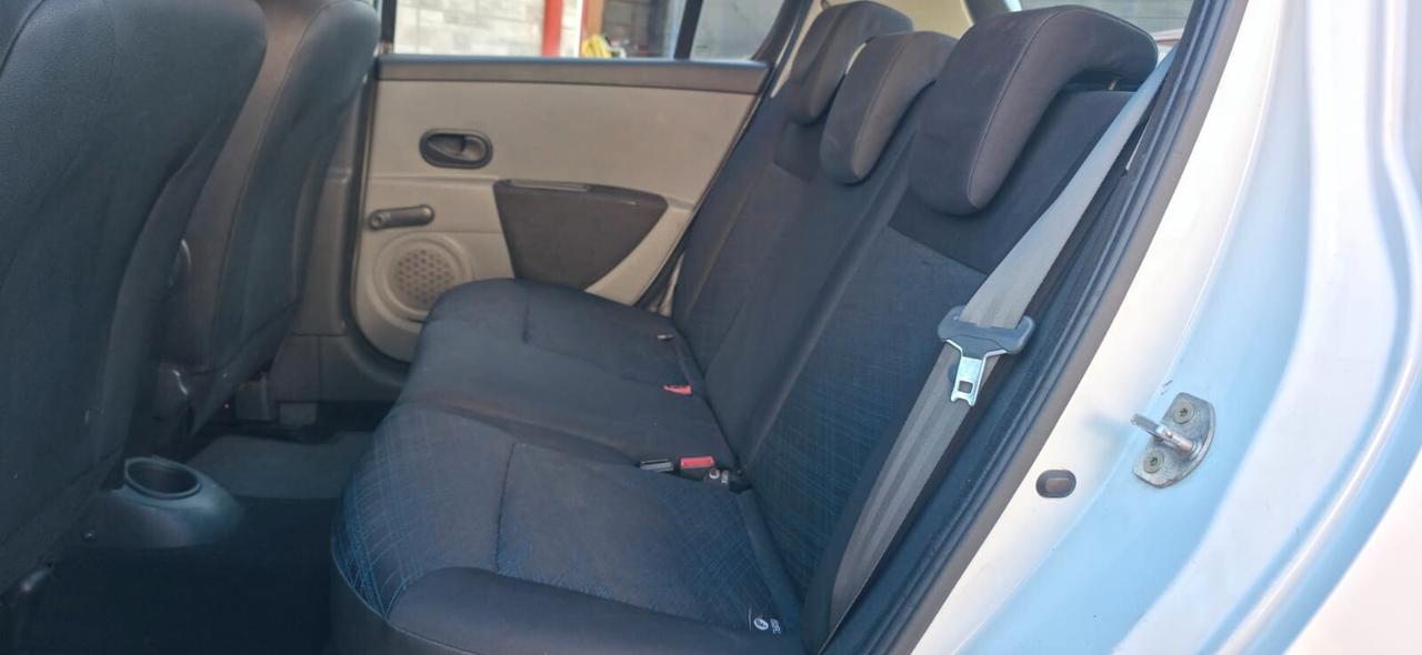 Renault Clio 1.2 16V 5 porte Luxe neopatentati