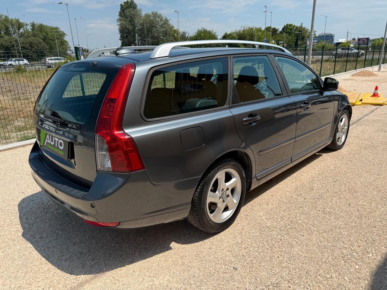Volvo V50 D2 R-design