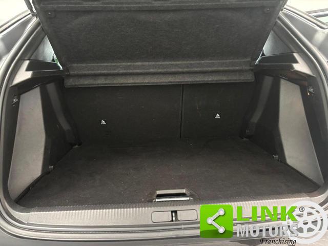 PEUGEOT 2008 PureTech 100 S&S Allure Pack KM CERT, LED.