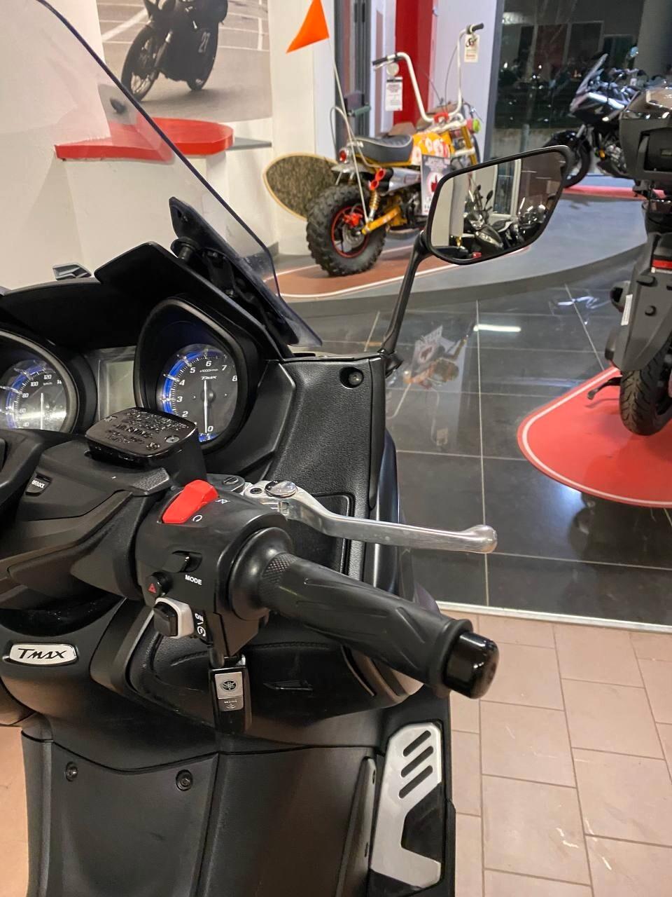 Yamaha T Max 560