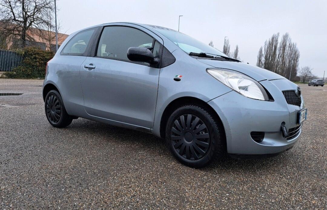 Toyota Yaris 1.0 3 porte Sol