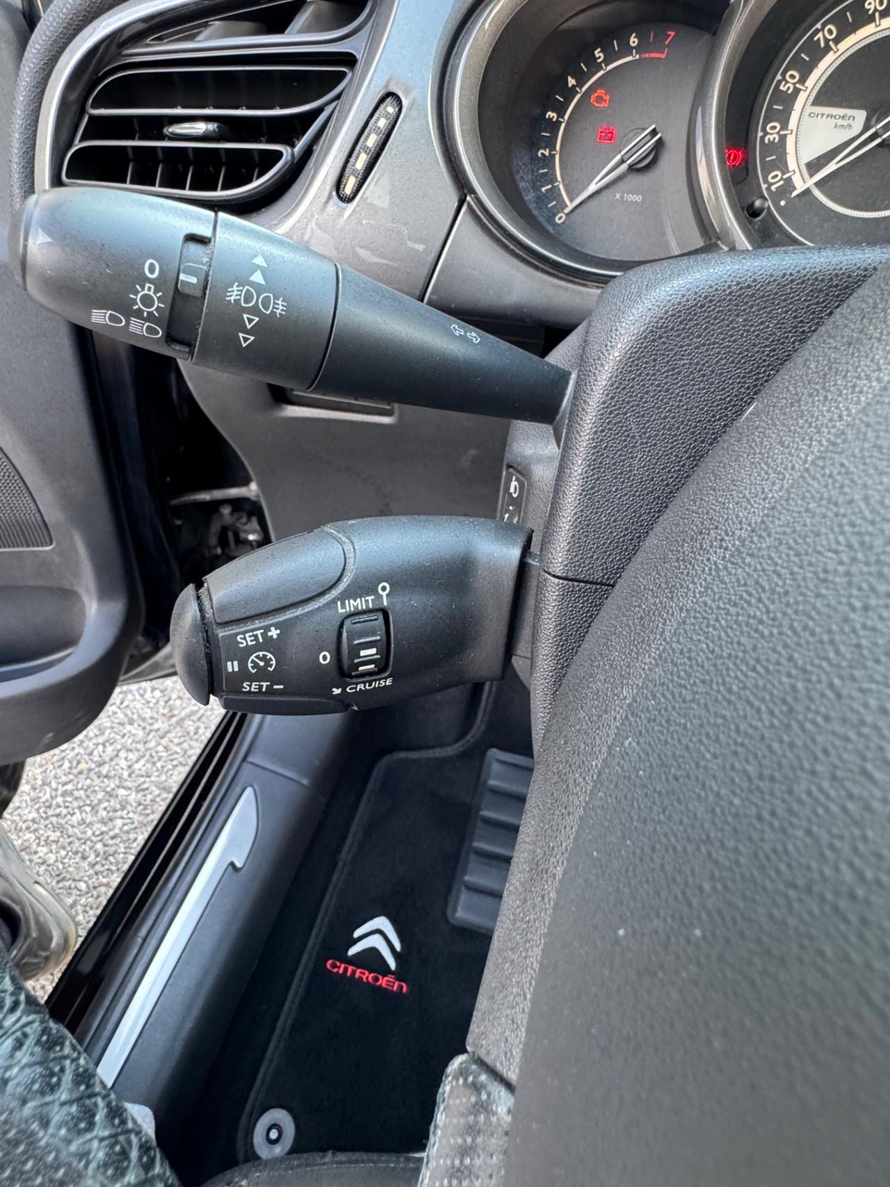Citroen C3 tetto panoramico Navi Sensori idonea ai neopatentati