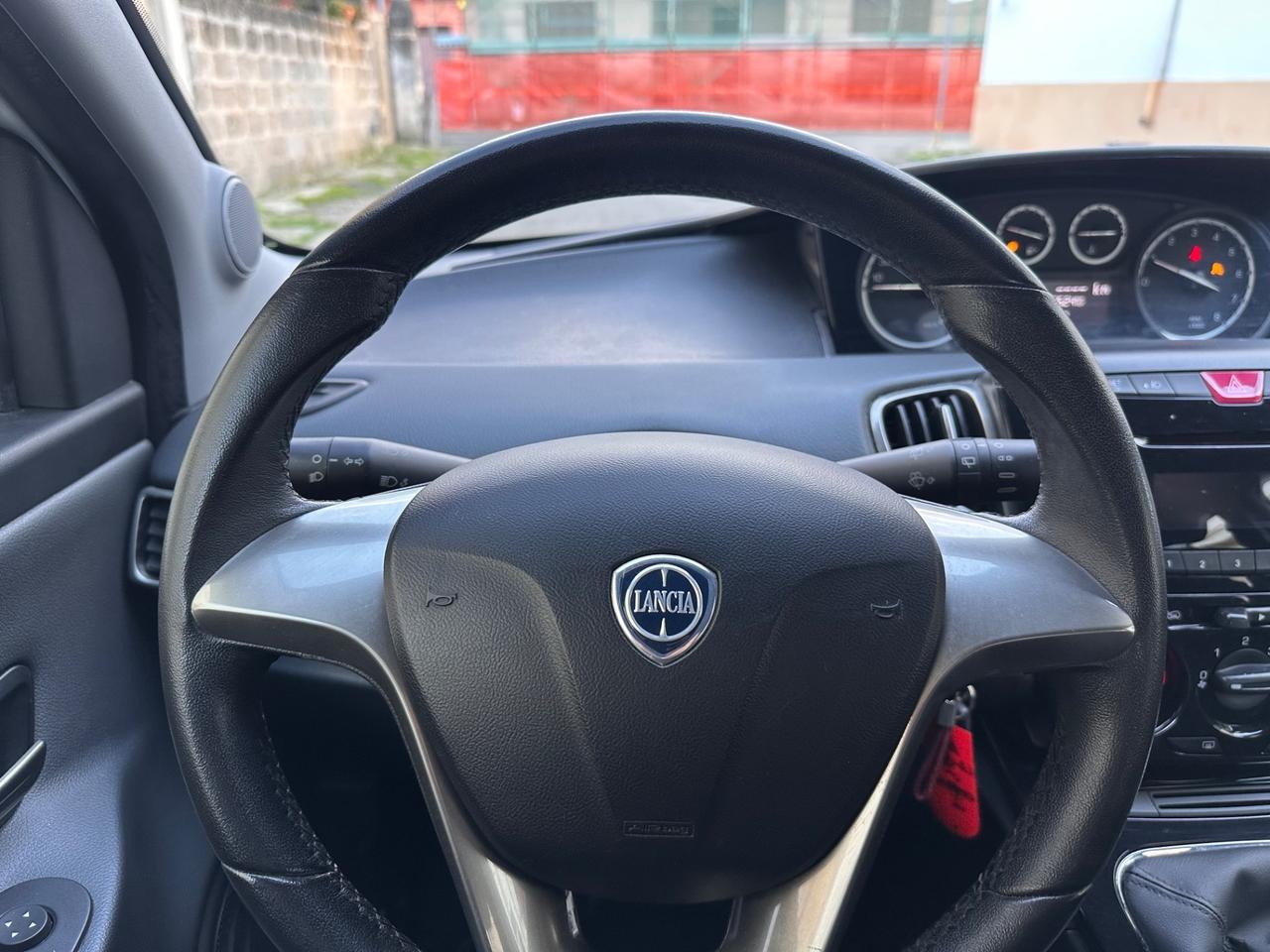 Lancia Ypsilon 1.2 69 CV 5 porte Silver