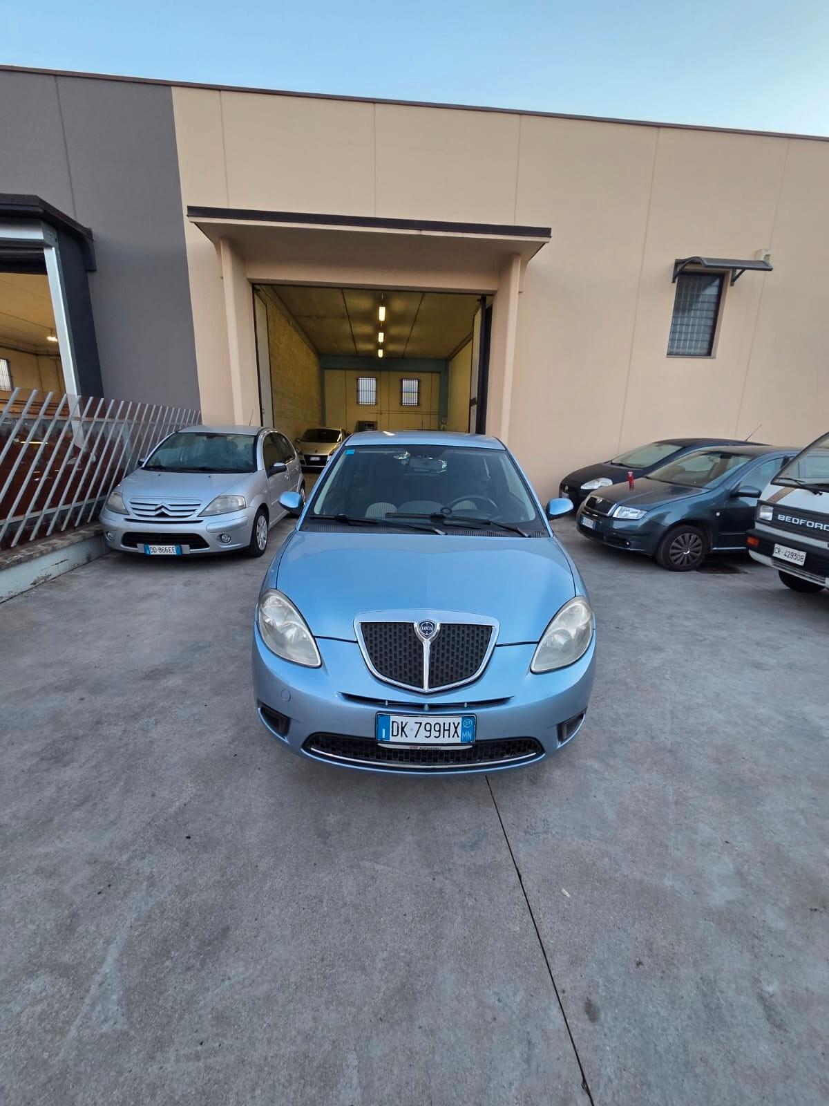 Lancia Ypsilon 1.3 MJT 75 CV Platino