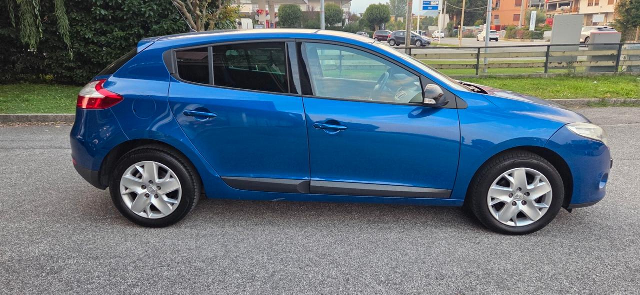 Renault Megane 1.6 Attractive 5 porte