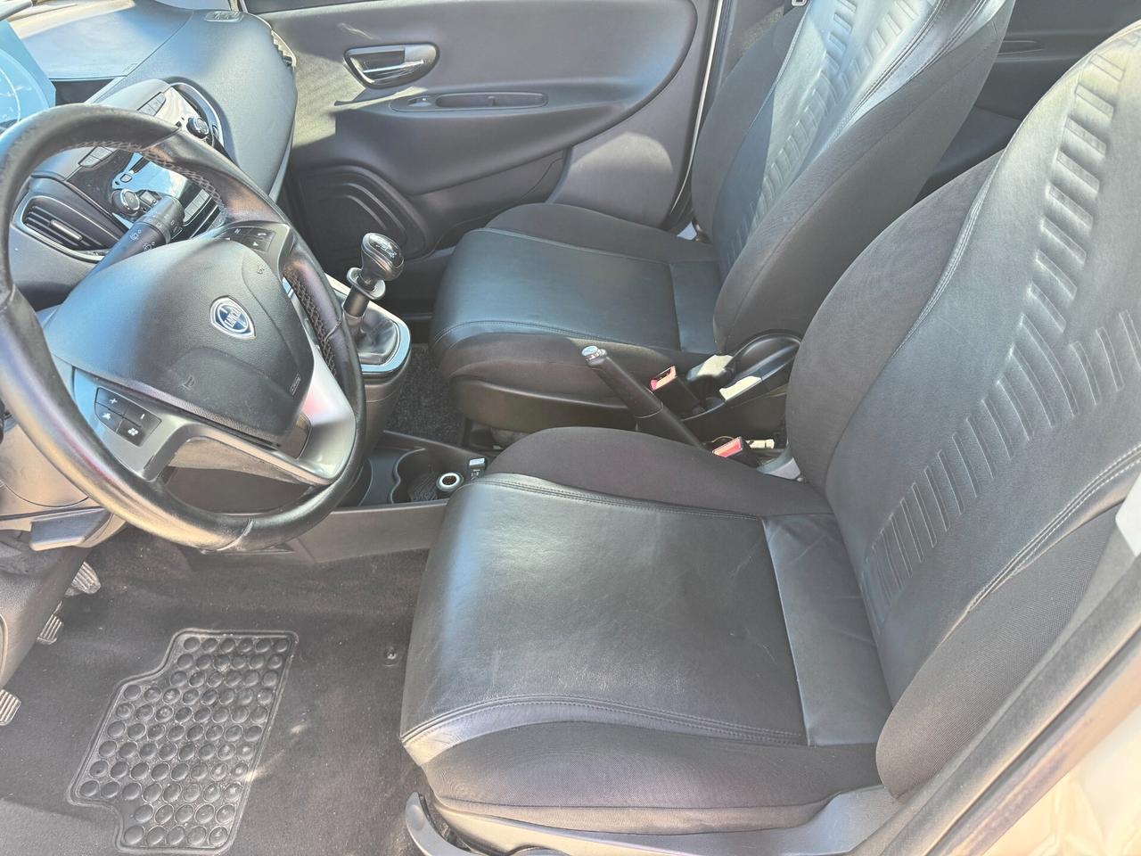 Lancia Ypsilon 0.9 TwinAir 85 CV 5 porte S&S Platinum