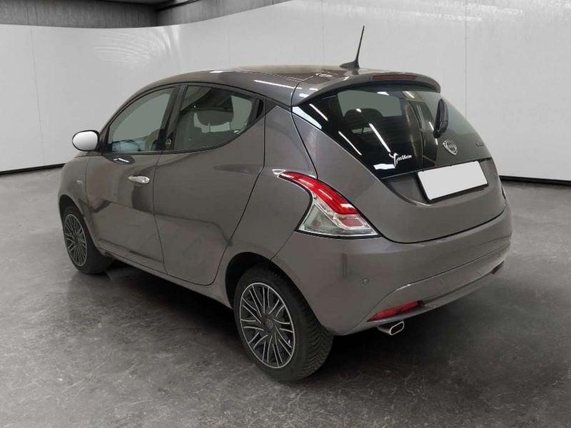 Lancia Ypsilon 1.0 firefly hybrid Gold s&s 70cv