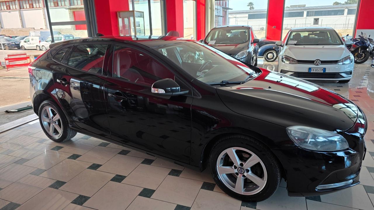 Volvo V40 D2 1.6 summum (84kw)