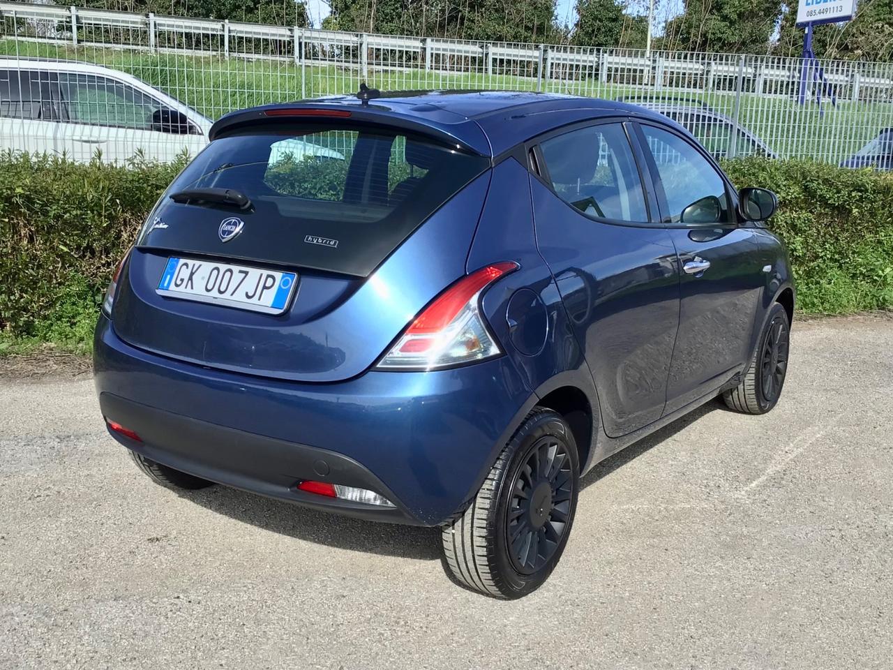 Lancia Ypsilon 1.0 70Cv FireFly 5 porte Hybrid Silver
