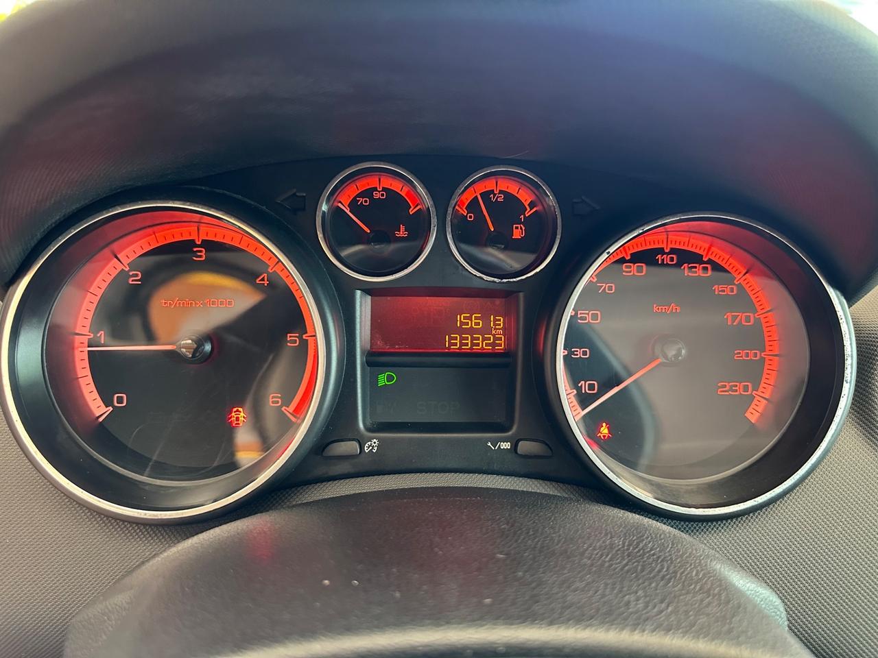 Peugeot 308 1.6 8V e-HDi 112CV Stop&Start 5p. Business