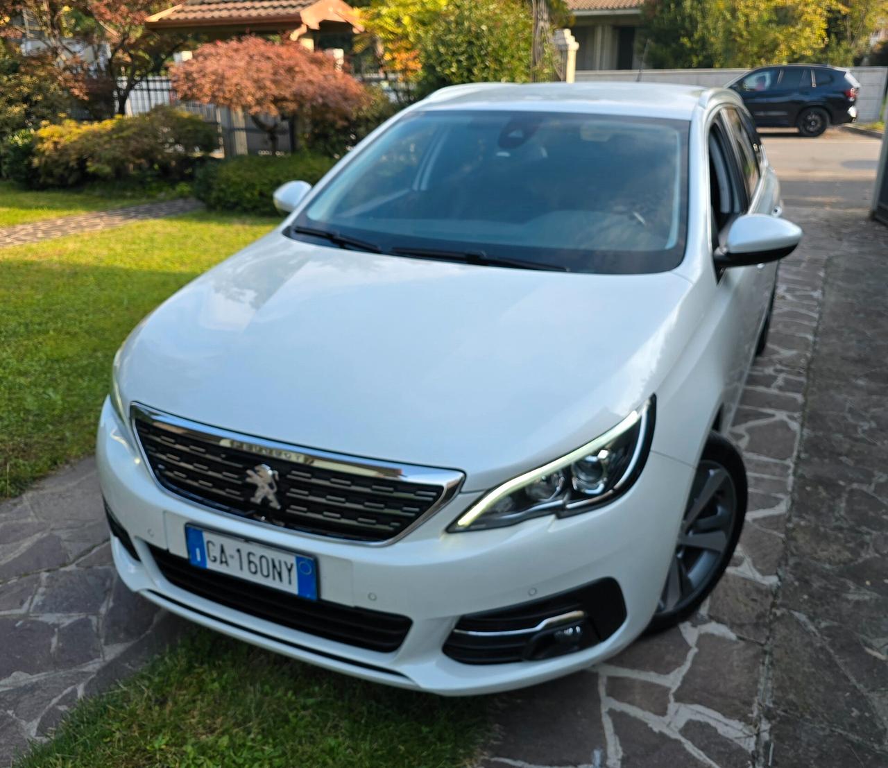 Peugeot 308 BlueHDi 130 S&S SW Allure bianco perla
