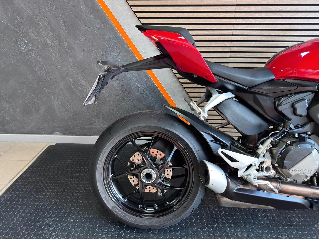 Ducati Streetfighter V2