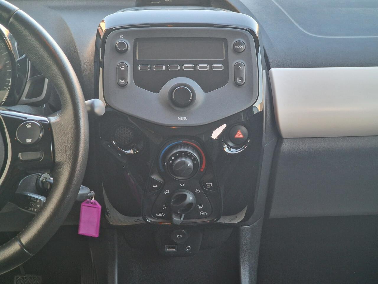 Peugeot 108 Style 1.0 VTi benzina 70cv