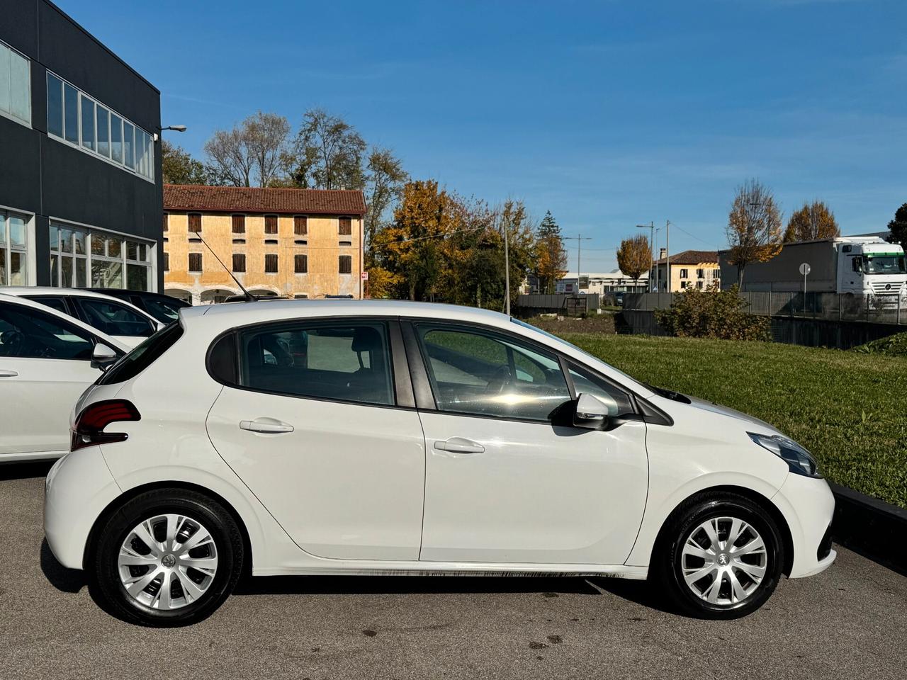 Peugeot 208 Neopatentati