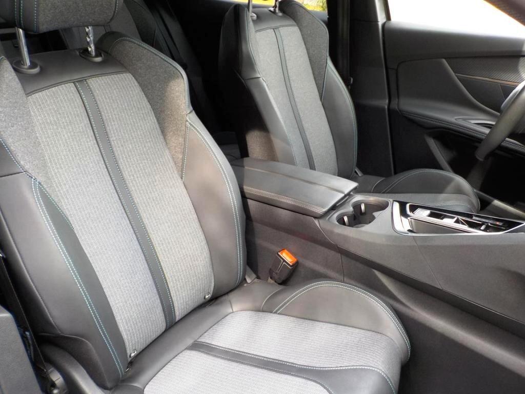 Peugeot 3008 Hybrid 136 e-DCS 6 Allure Pack