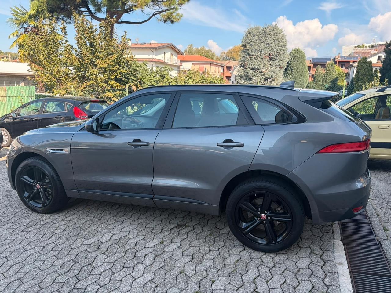 Jaguar F-Pace 2.0 D 180 CV AWD aut. R-Sport