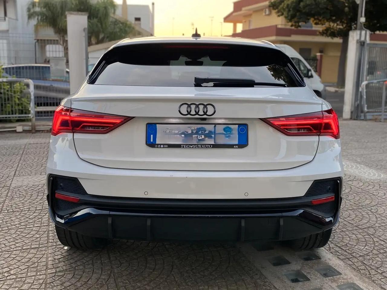 Audi Q3 35 TDI S tronic Business