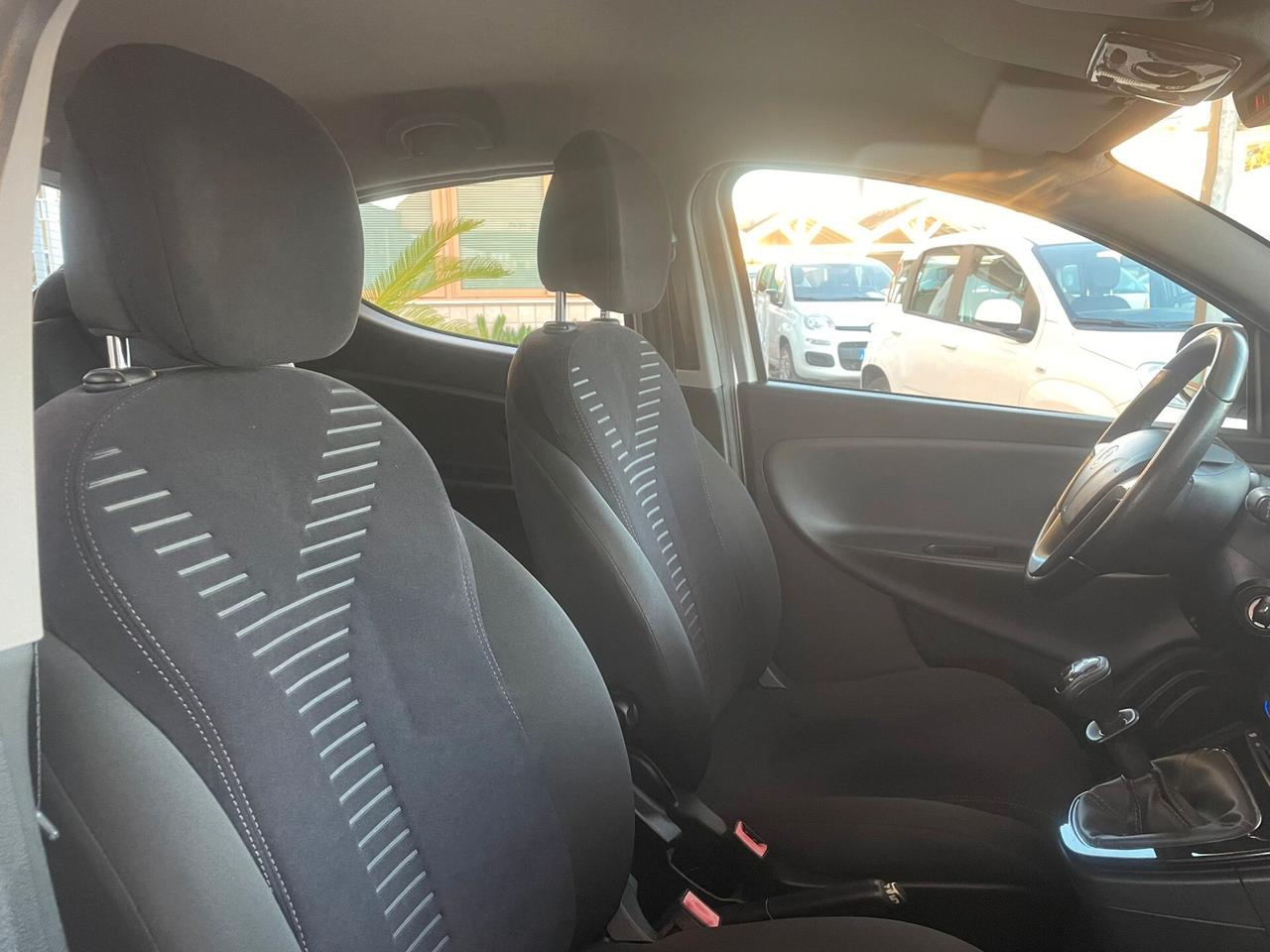 Lancia Ypsilon 0.9 TwinAir 85 CV 5 porte S&S Platinum