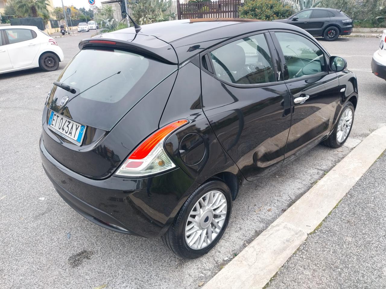 Lancia Ypsilon 1.2 69 CV 5 porte S&S Platinum