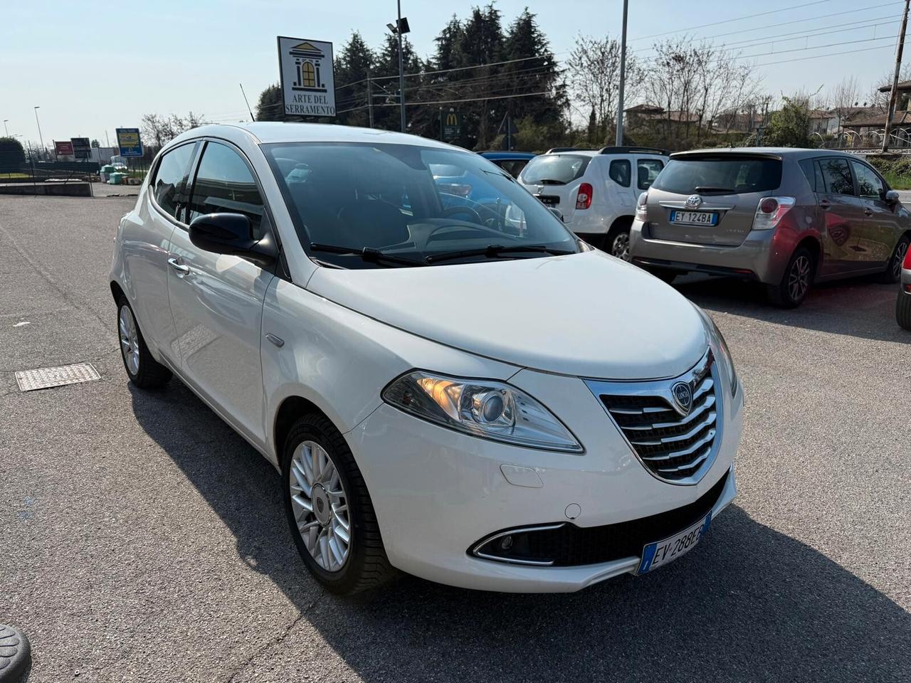 Lancia Ypsilon 0.9 TwinAir 85 CV 5 porte S&S DFN Platinum
