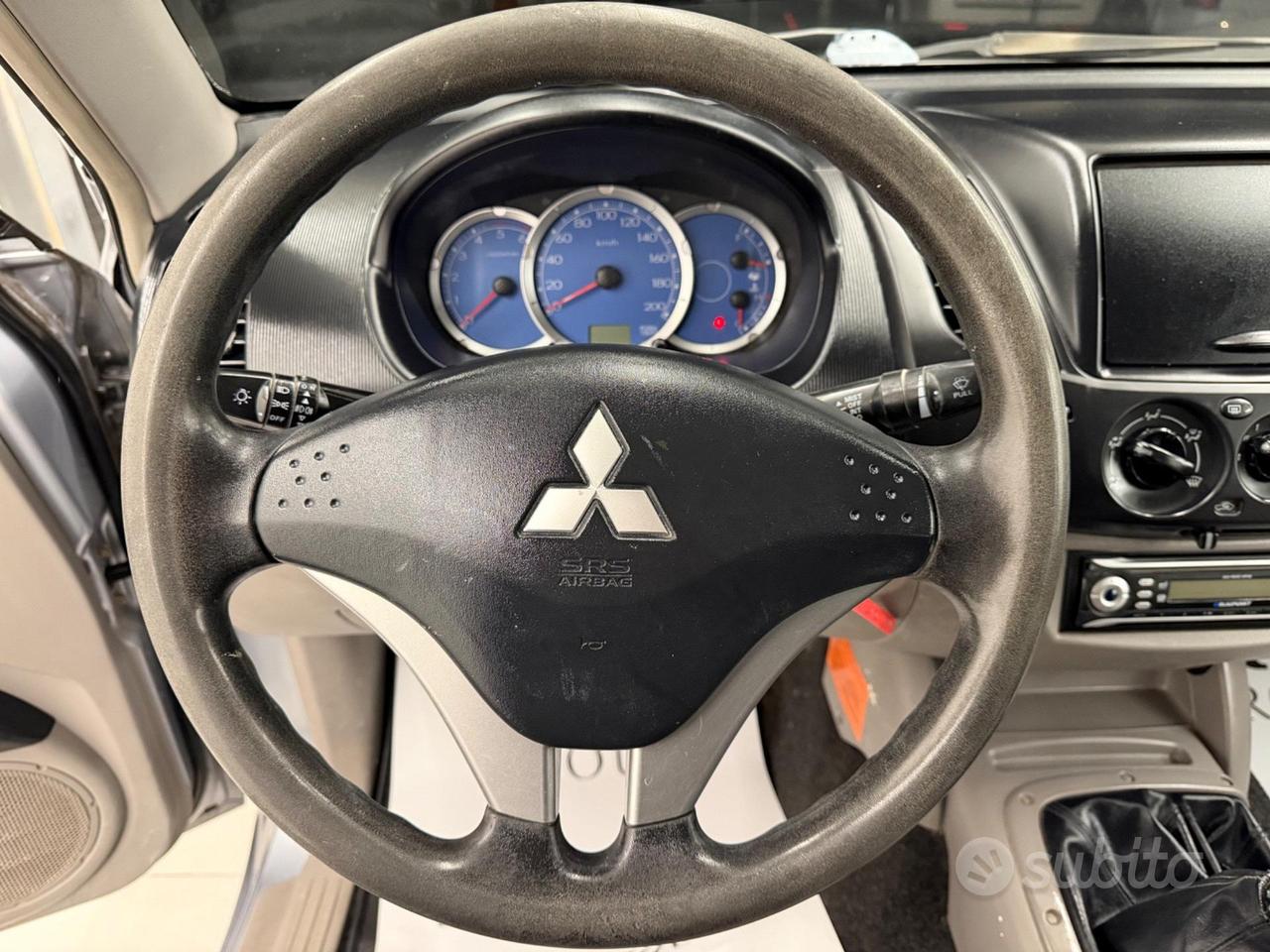 Mitsubishi L200 2.5d136CV DoubleCab iva esposta 4W