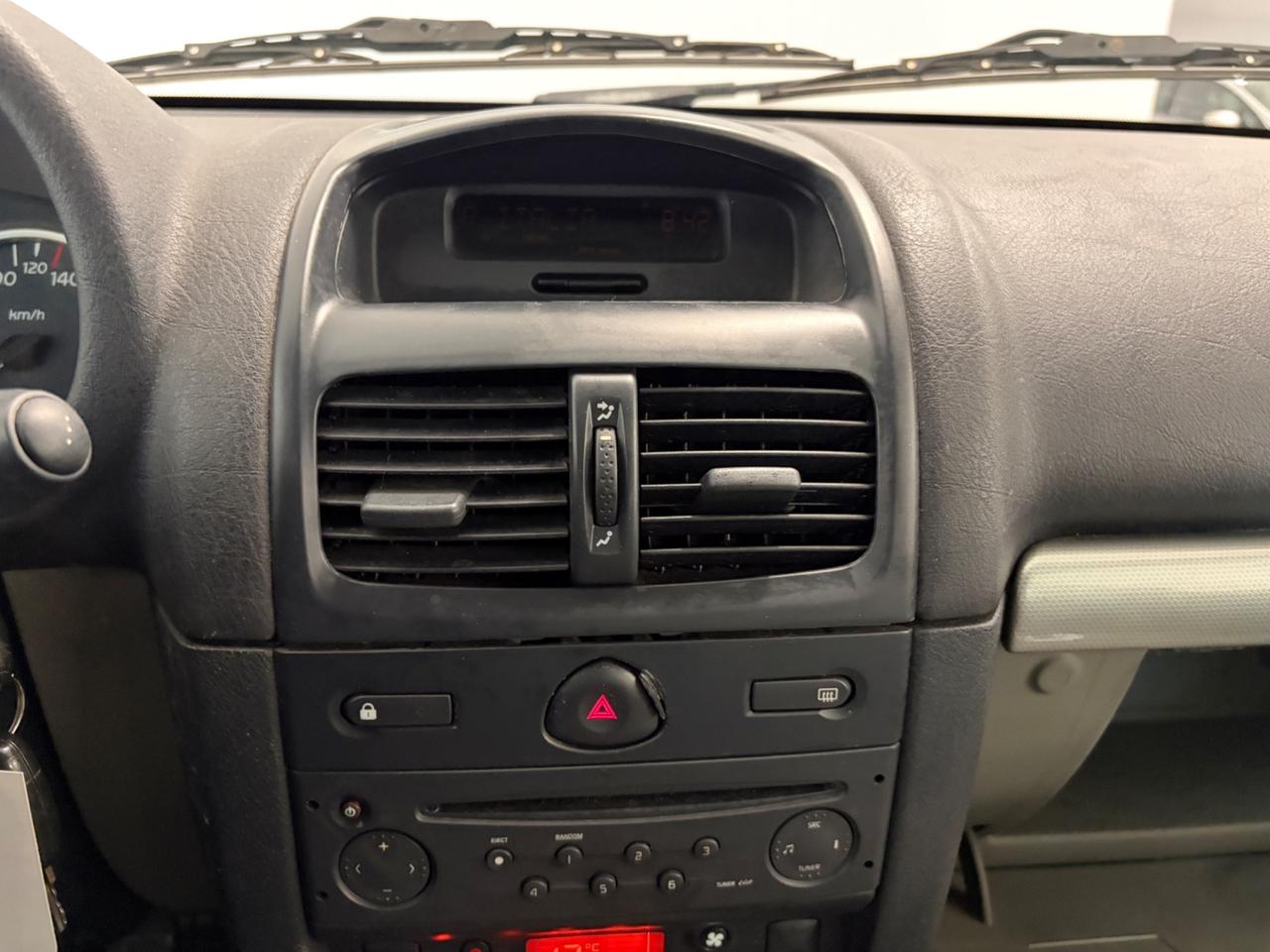 Renault Clio 1.2 16V cat 5 porte Privilège km 109.000 Nuova !