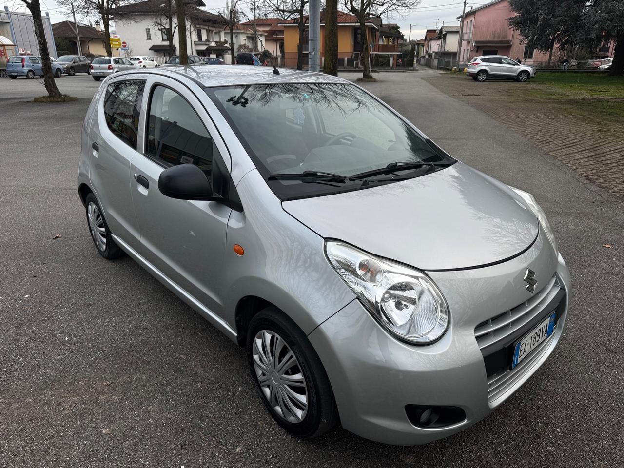 Suzuki Alto 1.0 con 77000km neopatentati