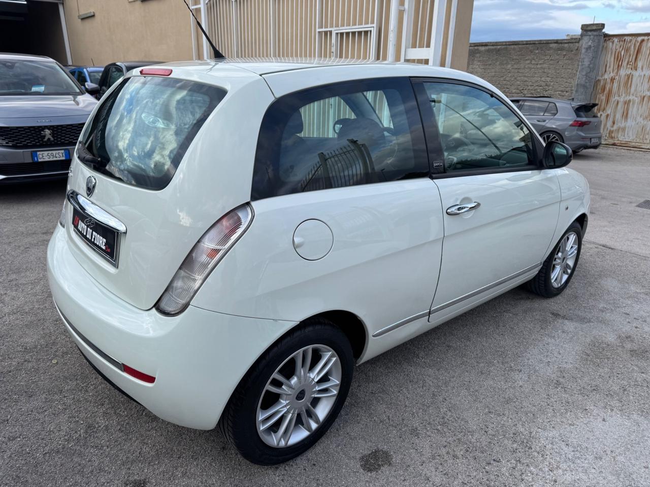 Lancia Ypsilon 1.4 Unyca