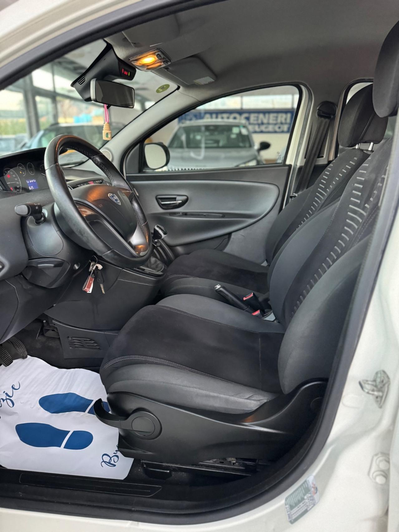 Lancia Ypsilon 1.2 69 CV 5 porte Gold