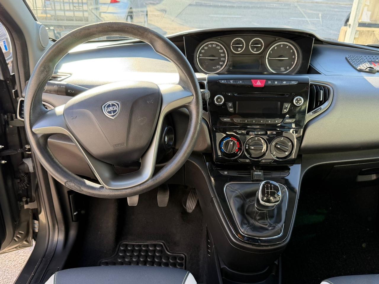 Lancia Ypsilon 0.9 TwinAir 85 CV 5 porte S&S DFN Gold