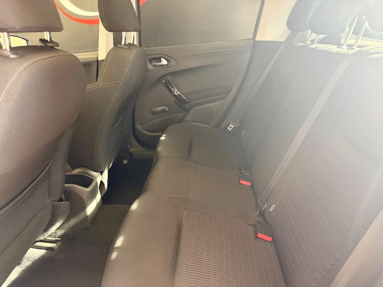 Peugeot 208 1.4 HDi 68 CV 5 porte Allure