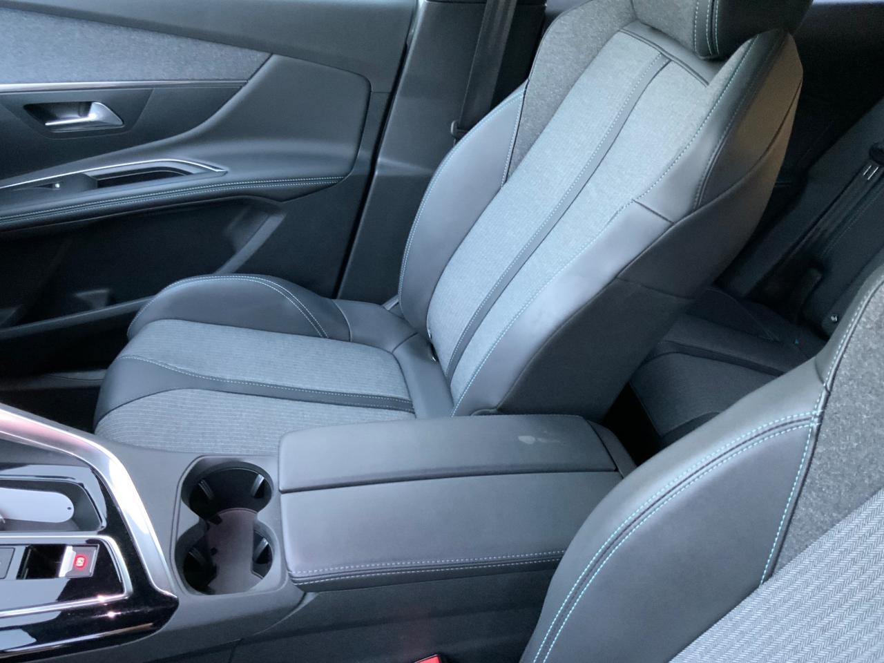 Peugeot 3008 Hybrid4 300 e-EAT8 Allure Pack