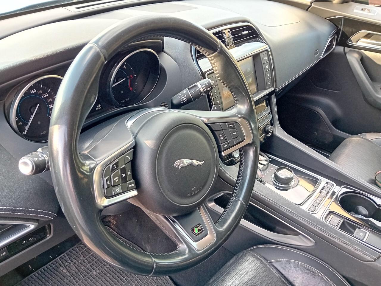 Jaguar F-Pace 2.0 D 180 CV AWD aut. R-Sport
