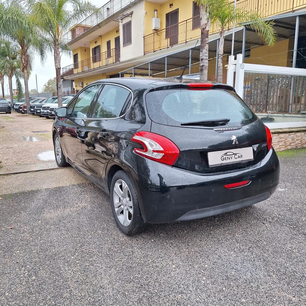 Peugeot 208 1.4 HDi 68 CV 5 porte Allure