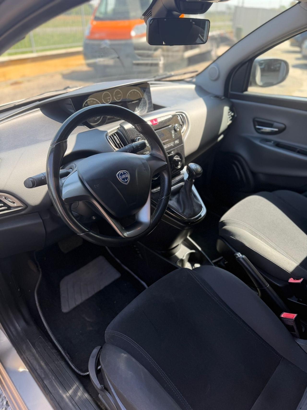 Lancia Ypsilon 0.9 TwinAir 85 CV 5 porte S&S Gold
