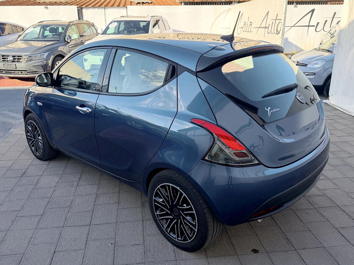 Lancia Ypsilon 1.0 FireFly 5 porte S&S Hybrid Silver Plus