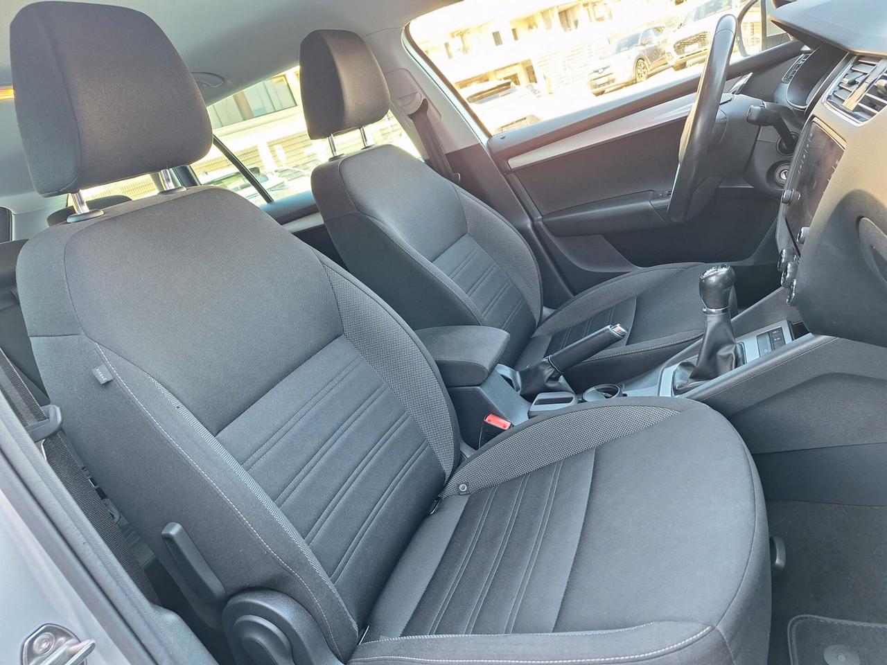 Skoda Octavia 1.6 TDI SCR 115 CV sw UNICO PROPRIETARIO IVA ESPOSTA X NEOPATENTATI
