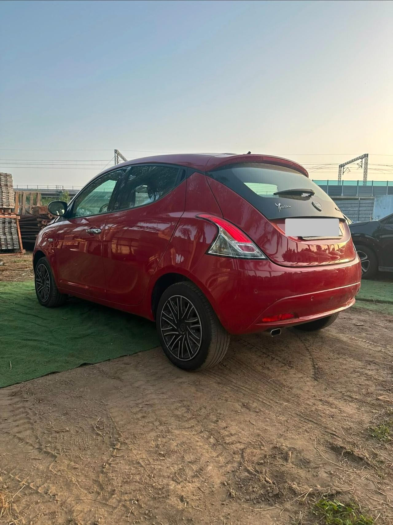 Lancia Ypsilon 1.0 FireFly SINISTRATA