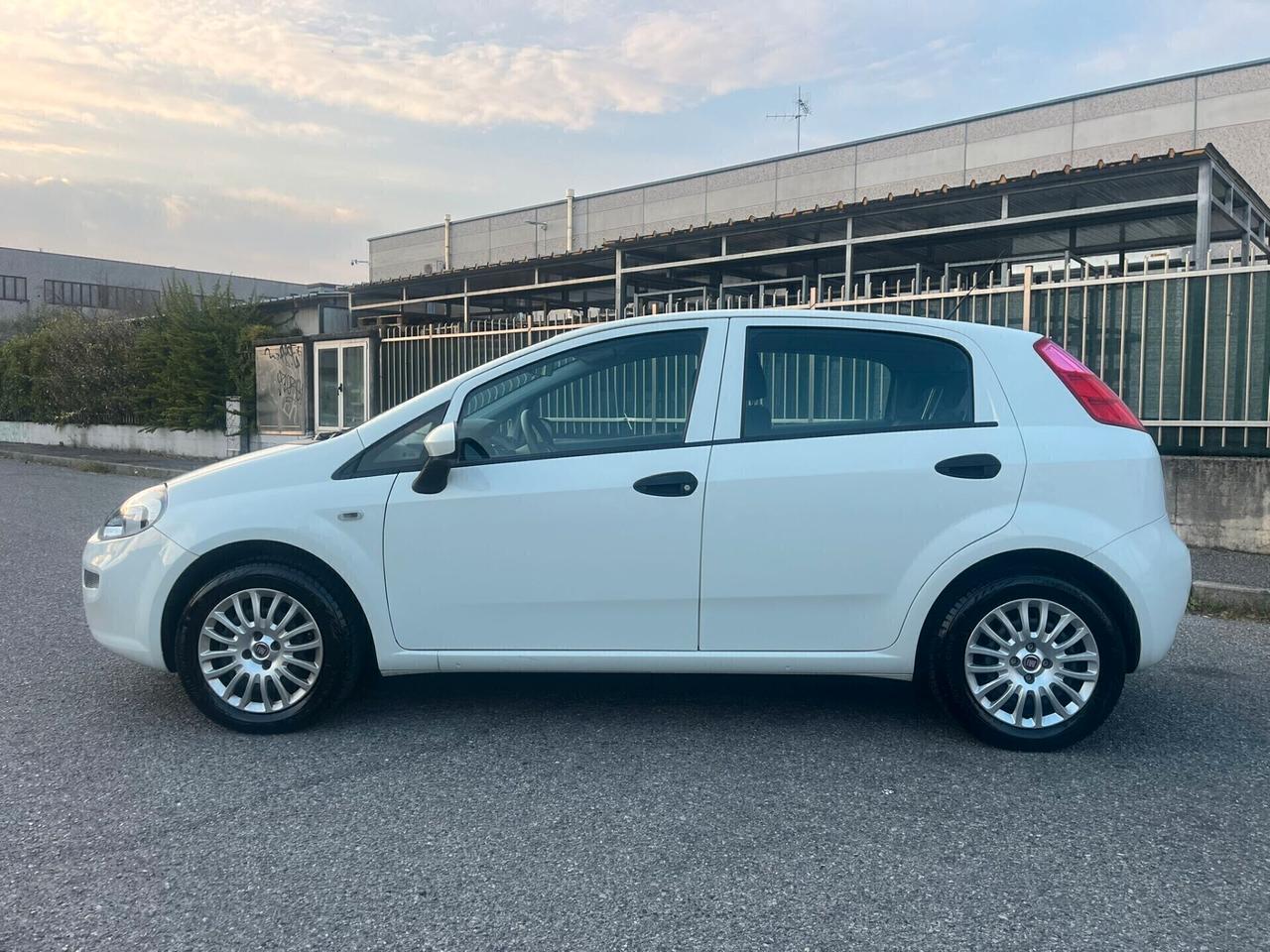 Fiat Punto 1.2 8V solo 49.000km PER NEOPATENTATI